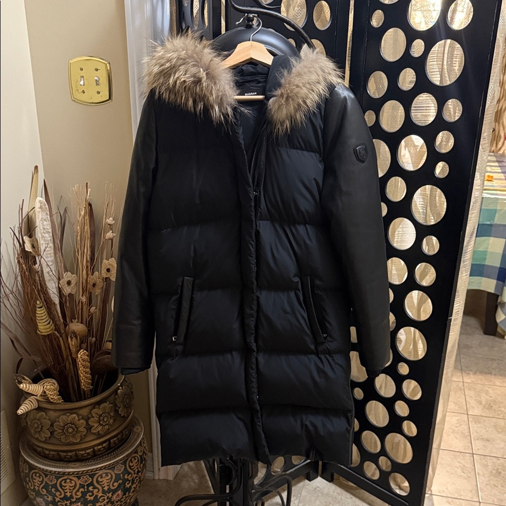 RUDSAK Women's Black Puffer Coat with Faux Fur Trim